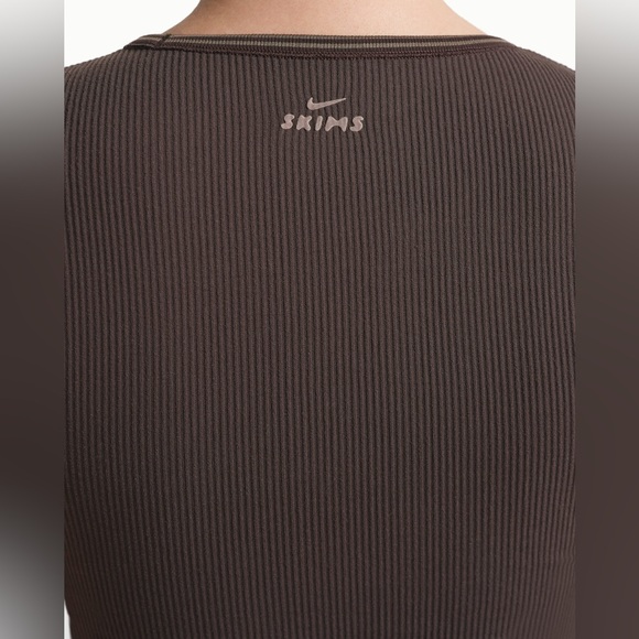 SKIMS NIKE SEAMLESS SHORT SLEEVE RIBBED TOP PHOENIX TRUFFLE S - Picture 5 of 6